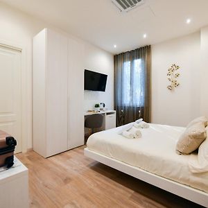 Camera con letto king size